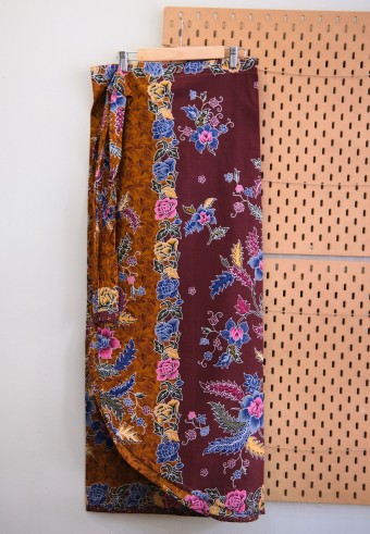 FLORA PAREO BATIK IN WOOD