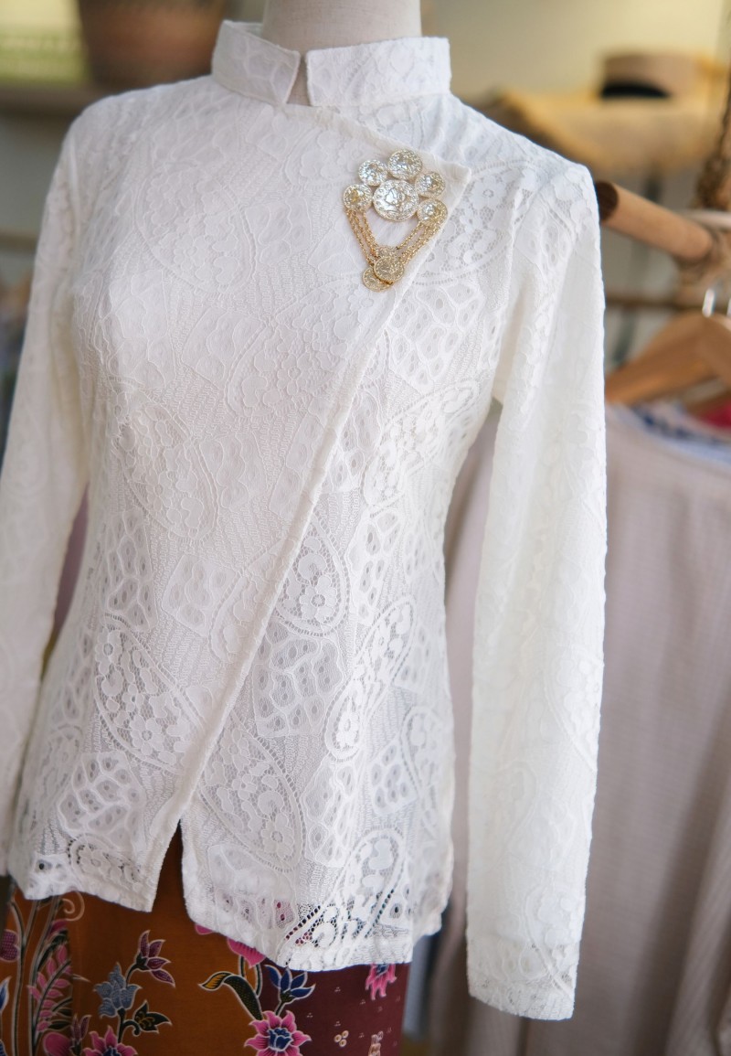 RINA KEBAYA JANGGAN TOP IN CHALK