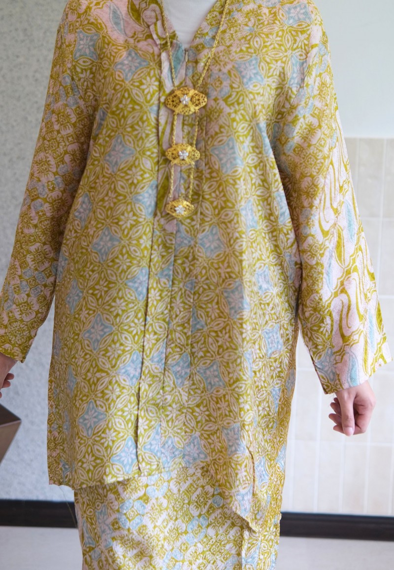 DAPHNE KURUNG SET IN TEA GREEN