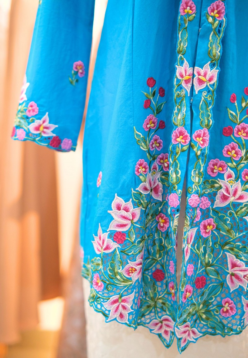 PIA LONG KEBAYA TOP IN AZURE