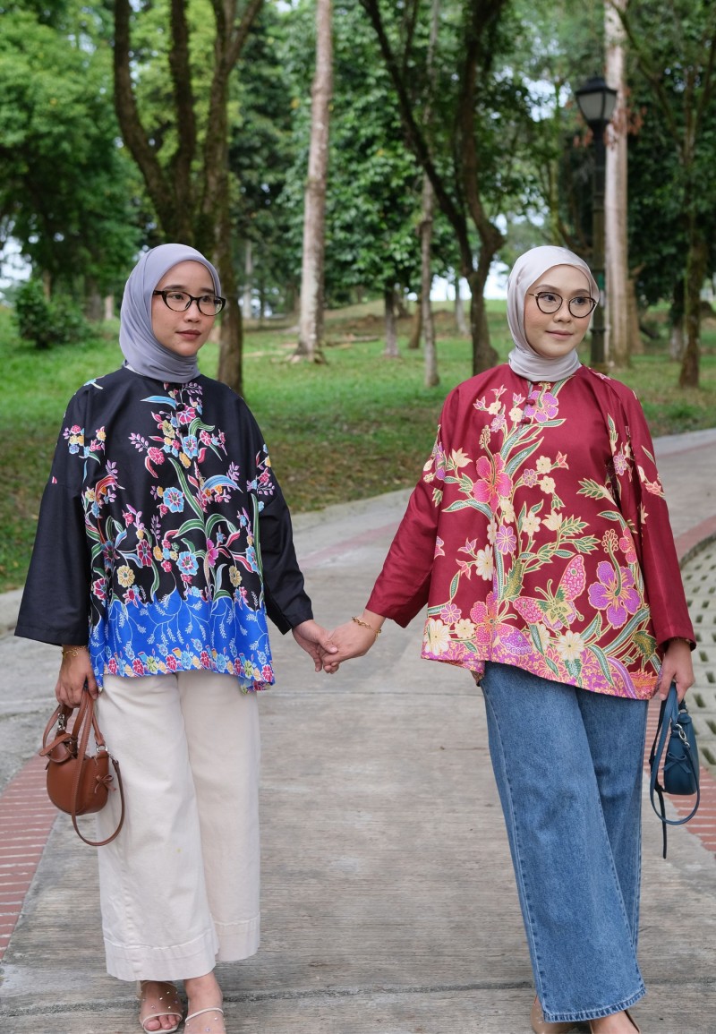 JOYCE BLOUSE BATIK 2.0 IN RED MAROON