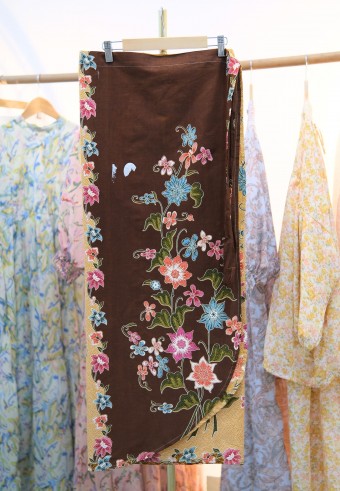 FLORA PAREO BATIK IN COCOA