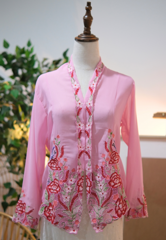 LEIA KEBAYA TOP 9.0 IN CARNATION