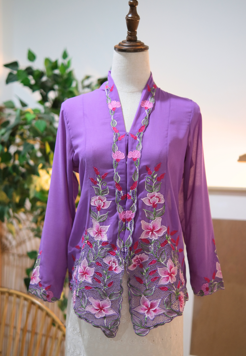 NINA KEBAYA BUTTON TOP 9.0 IN WISTERIA