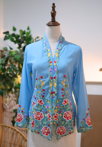 NINA KEBAYA BUTTON TOP 9.0 IN ICY BLUE
