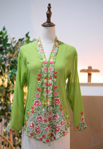 NINA KEBAYA BUTTON TOP 9.0 IN KELLY