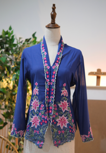 NINA KEBAYA BUTTON TOP 9.0 IN NAVY