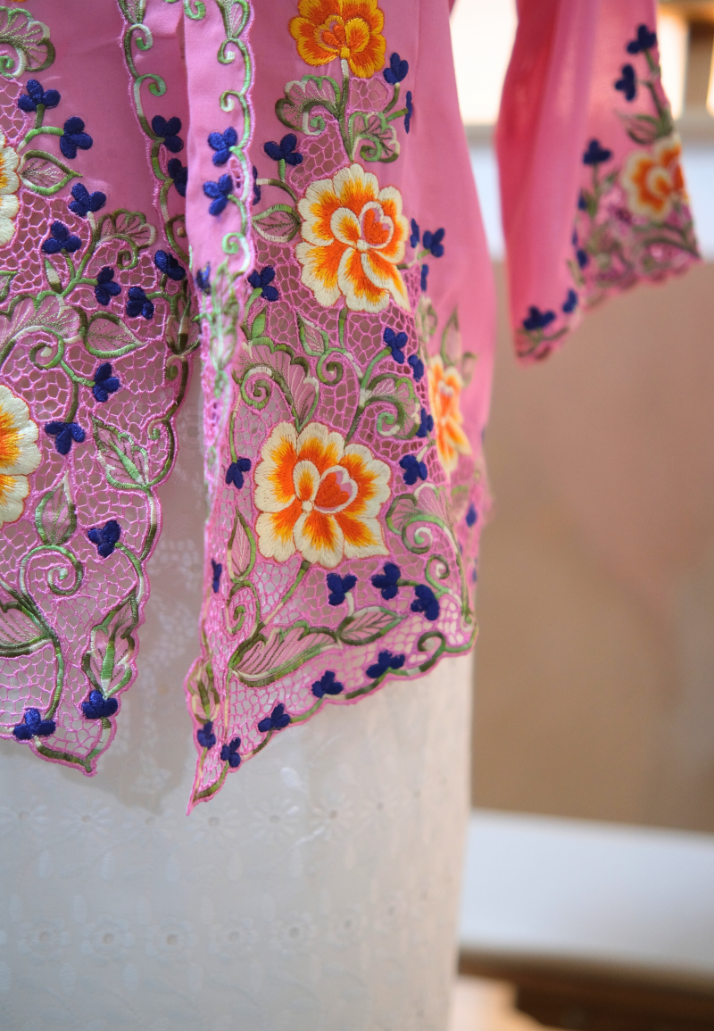 LEIA KEBAYA TOP 9.0 IN  FLAMINGO
