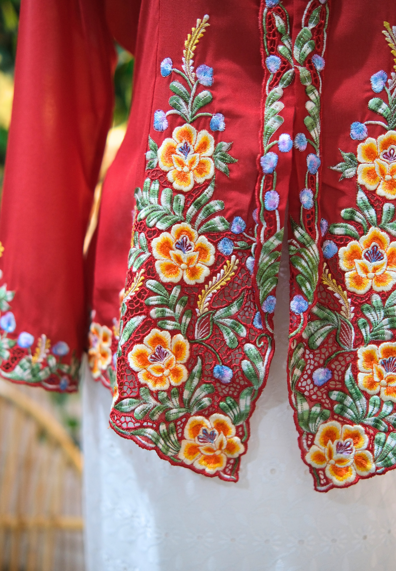 LEIA KEBAYA TOP 9.0 IN CARMINE