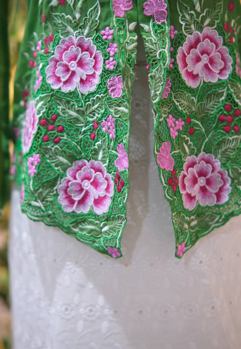 LEIA KEBAYA TOP 9.0 IN  LIME