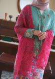 TIARA SELENDANG SULAM IN HOT PINK