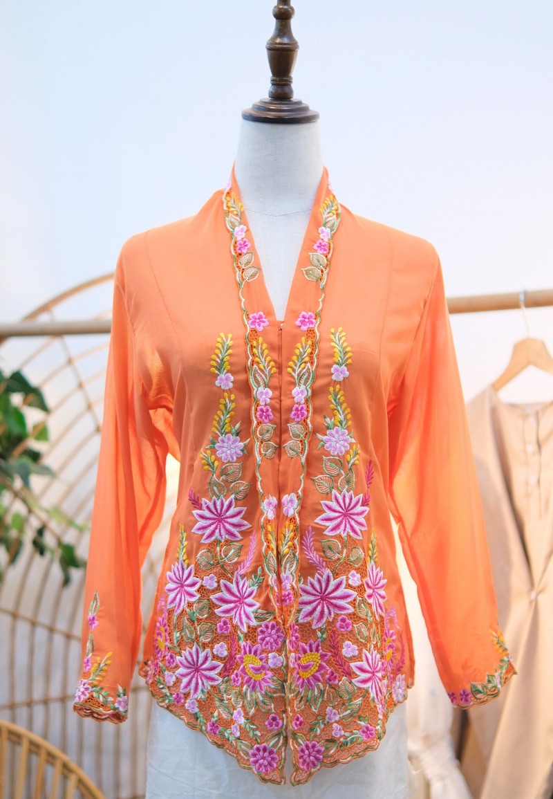 HANA KEBAYA IN ORANGE CARNIVAL