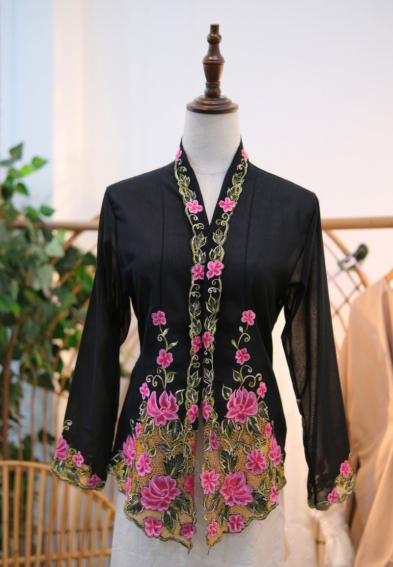LEIA KEBAYA TOP 11.0 IN PINK BLACK