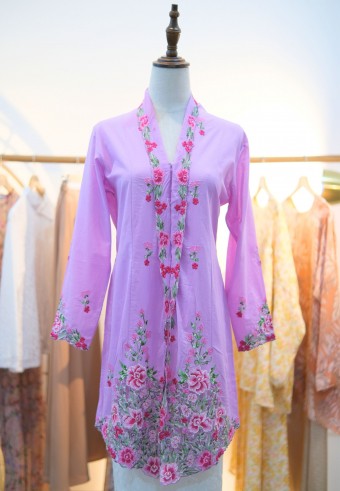 PIA LONG KEBAYA TOP IN SUGUS