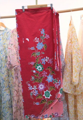 FLORA PAREO BATIK IN LADYBUG