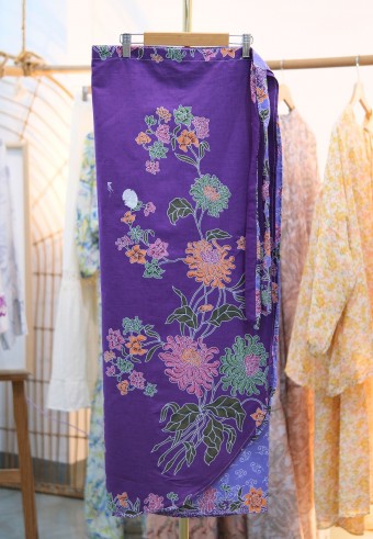 FLORA PAREO BATIK IN LILAC