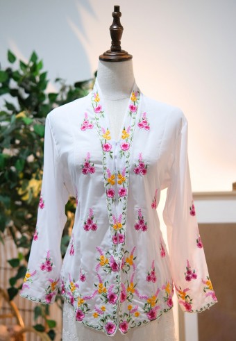 HANA KEBAYA BUTTON  TOP 2.0 MILK WHITE