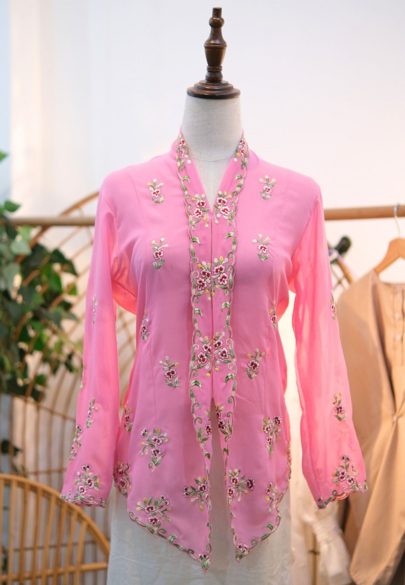 LEIA KEBAYA TOP 11.0 IN PINK YOGURT