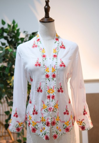 HANA KEBAYA BUTTON  TOP 2.0 ROSE WHITE