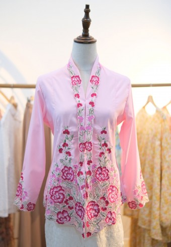 ARIA KEBAYA TOP  IN STRAWBERRY YOGURT