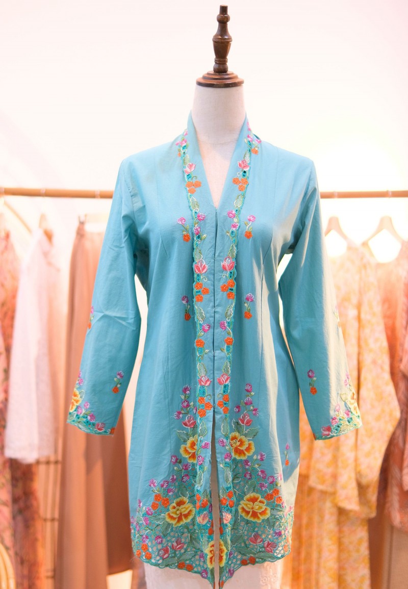 PIA LONG KEBAYA TOP IN TURQUOISE