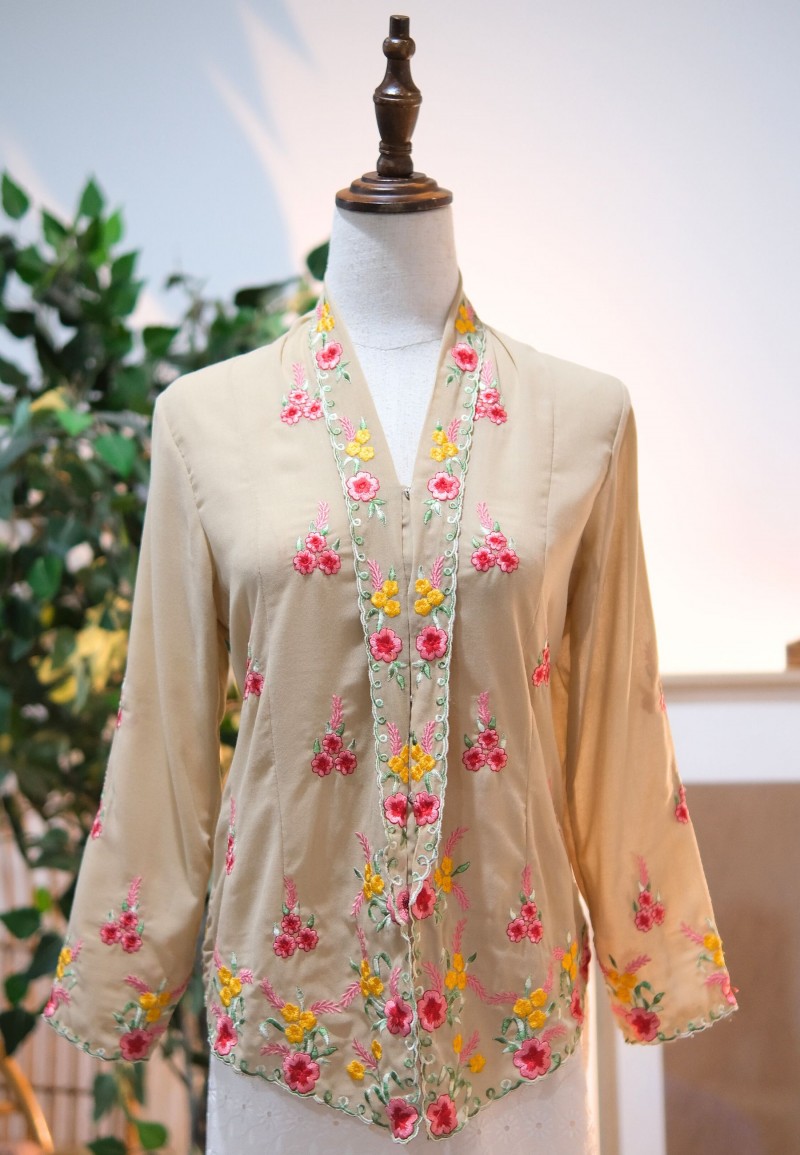HANA KEBAYA BUTTON  TOP 2.0 WHEAT