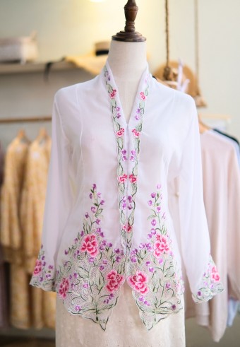 NINA KEBAYA BUTTON TOP 8.0 IN MAGNOLIA
