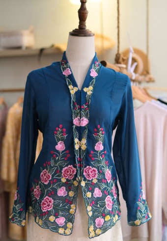 NINA KEBAYA BUTTON TOP 8.0 IN MOONLIT POOL