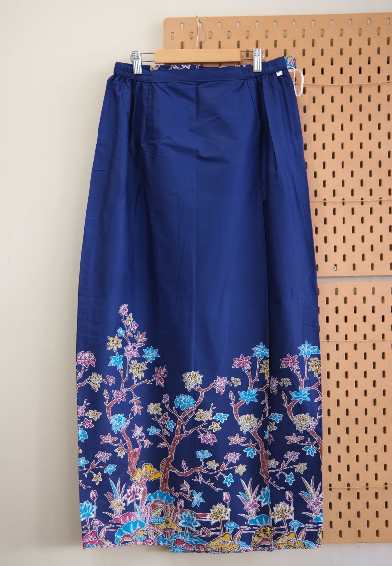 LIRA BATIK SKIRT IN OXFORD BLUE