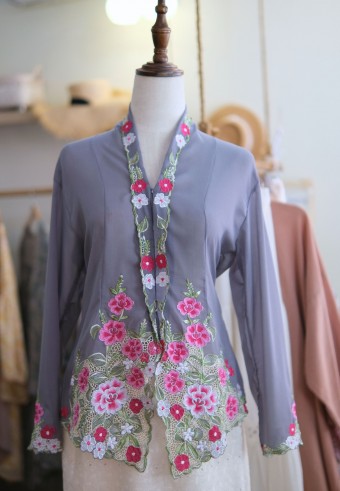 NINA KEBAYA 6.0 BUTTON TOP IN PALE SKY