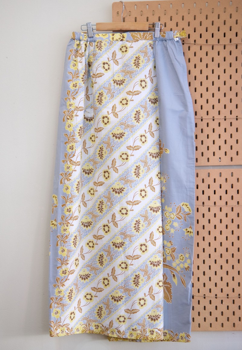 LIRA BATIK SKIRT IN PEARL GREY