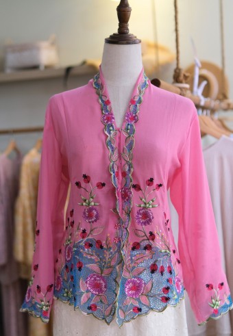 NINA KEBAYA BUTTON TOP 8.0 IN PINK PINCH
