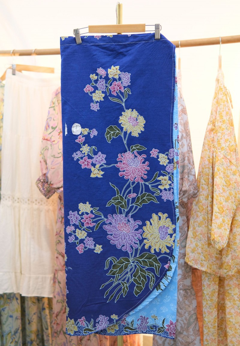 FLORA PAREO BATIK IN PLANETARY