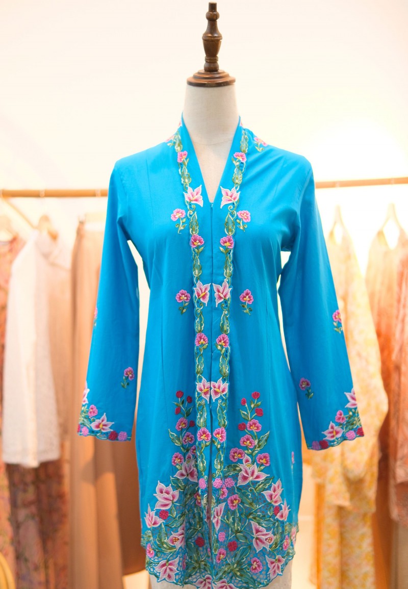 PIA LONG KEBAYA TOP IN AZURE