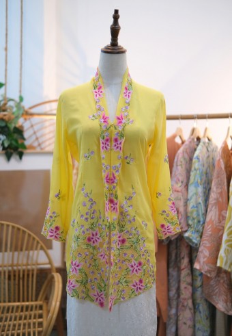 NORA LONG KEBAYA TOP 2.0 IN CHEESE