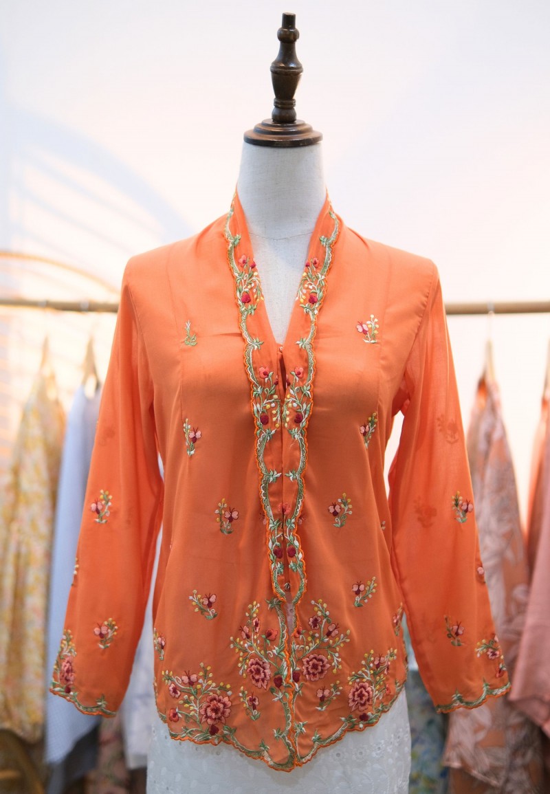 HANA KEBAYA BUTTON TOP 3.0 IN CORAL