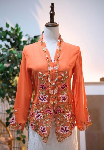 NINA KEBAYA BUTTON TOP 10.0 IN FRESH SALMON
