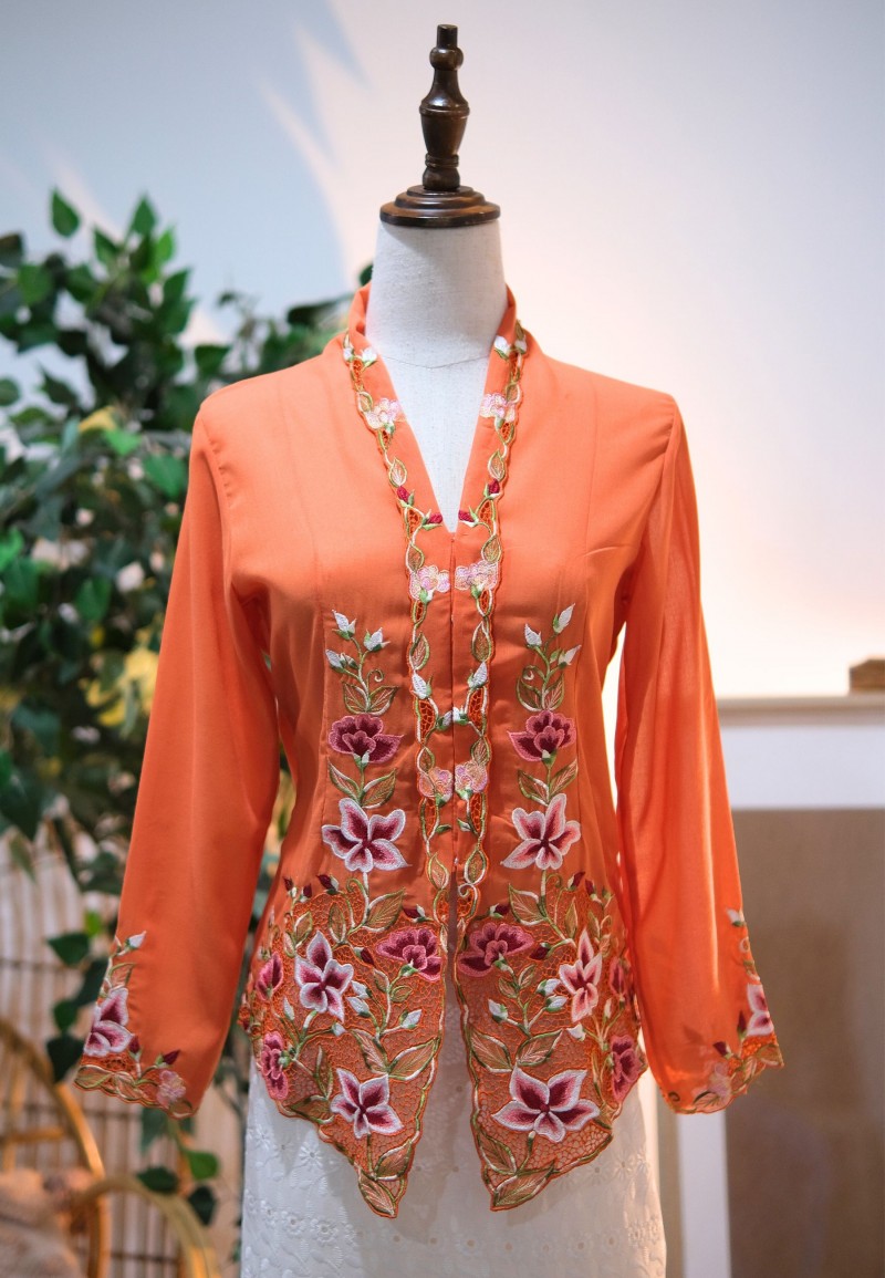 NINA KEBAYA BUTTON TOP 10.0 IN FRESH SALMON