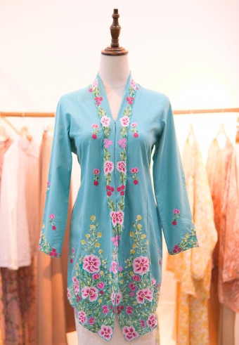 PIA LONG KEBAYA TOP IN JUNGLE GREEN