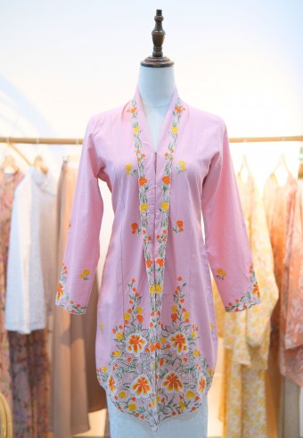 PIA LONG KEBAYA TOP IN PALE PINK