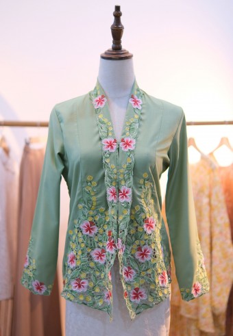 DEIA BUTTON KEBAYA TOP IN PASTEL GREEN