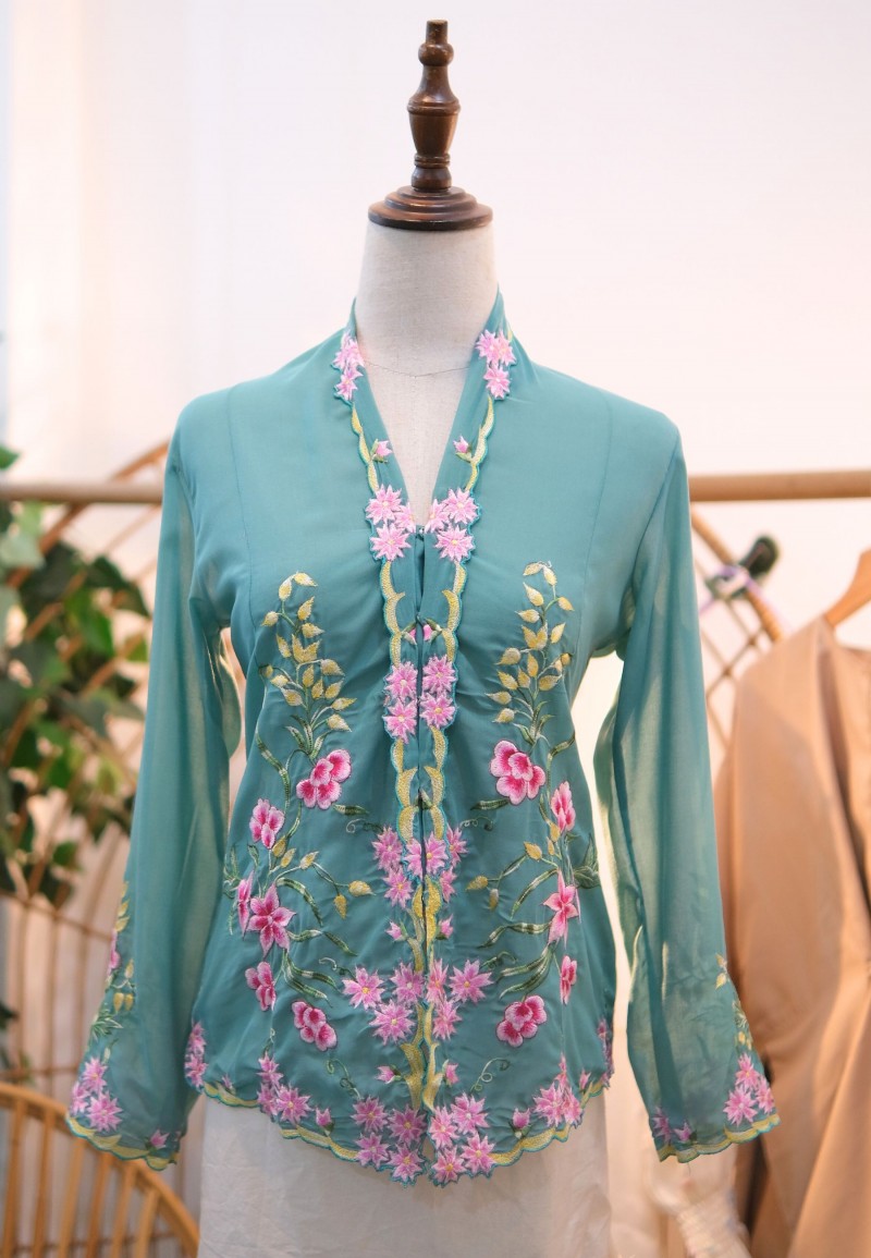 HANA KEBAYA IN PINK MINT