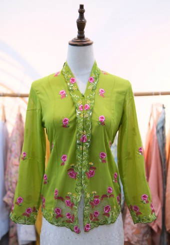 HANA KEBAYA BUTTON TOP 3.0 IN ROSE GREEN