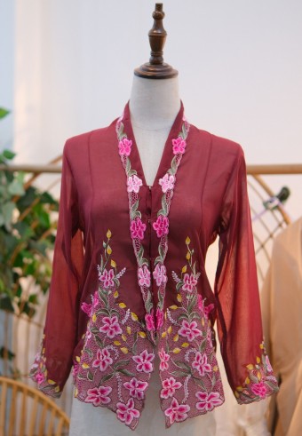 HANA KEBAYA IN ROSEWOOD