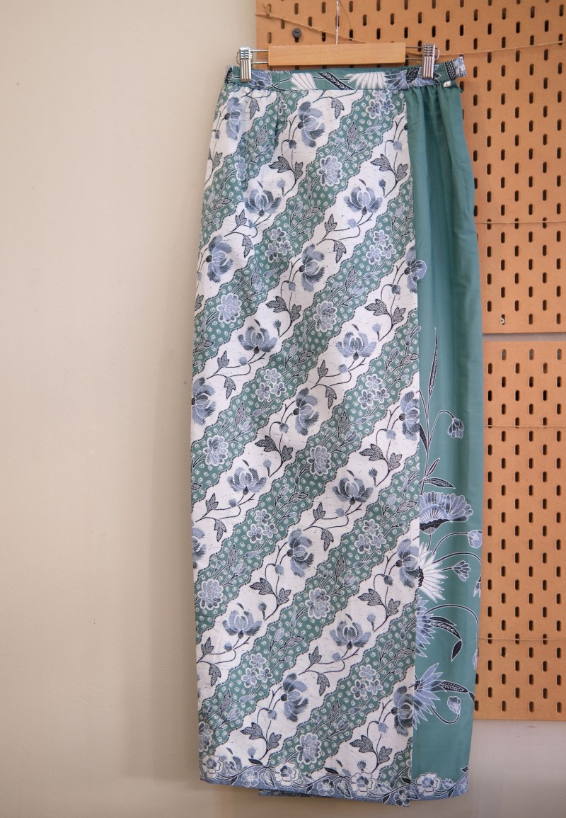 LIRA BATIK SKIRT IN SAGEBRUSH