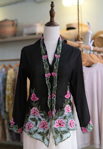 NINA KEBAYA BUTTON TOP 8.0 IN SPANISH PINK