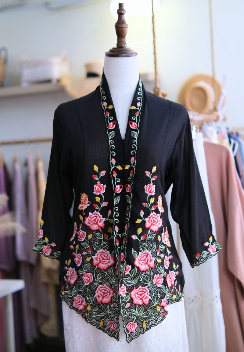 NINA KEBAYA 6.0 BUTTON TOP IN TIERRA