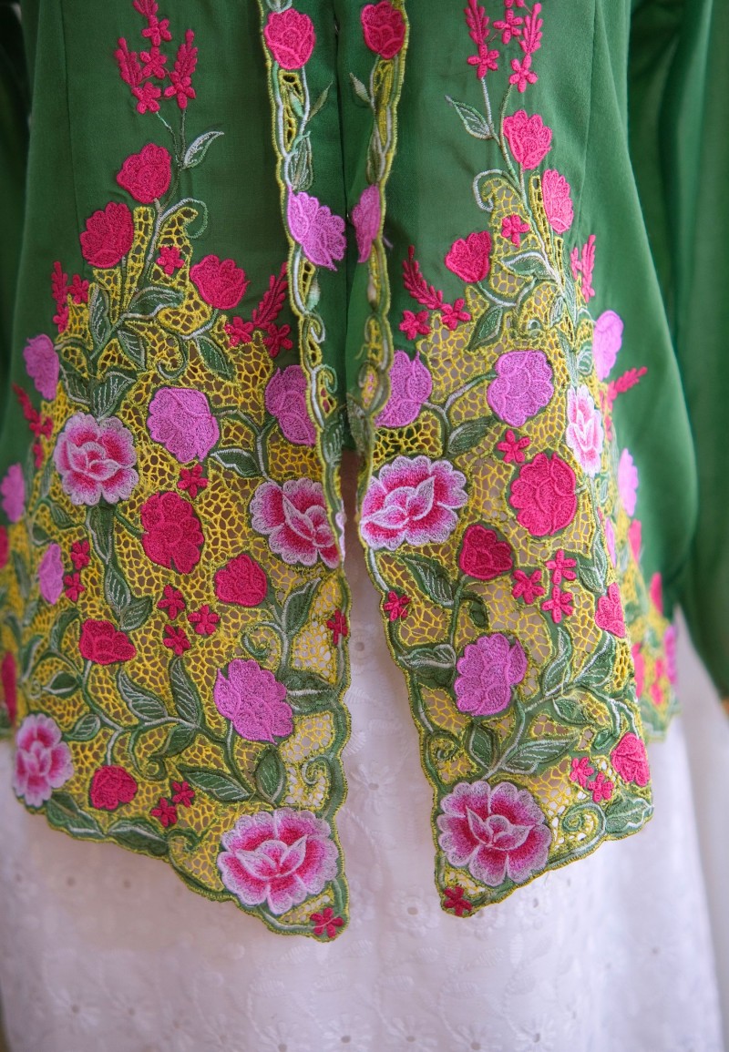 NINA KEBAYA 6.0 BUTTON TOP IN TREETOP