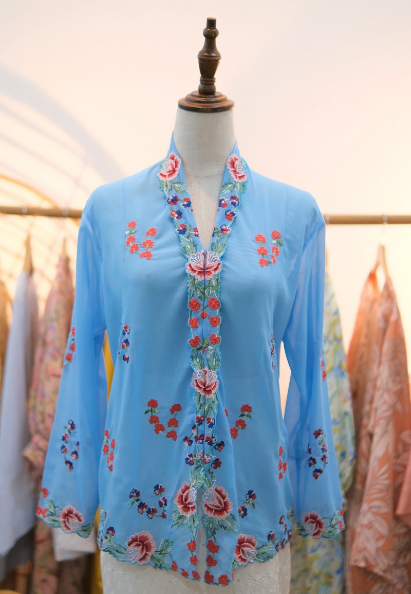 HANA KEBAYA BUTTON TOP 3.0 IN WHALE