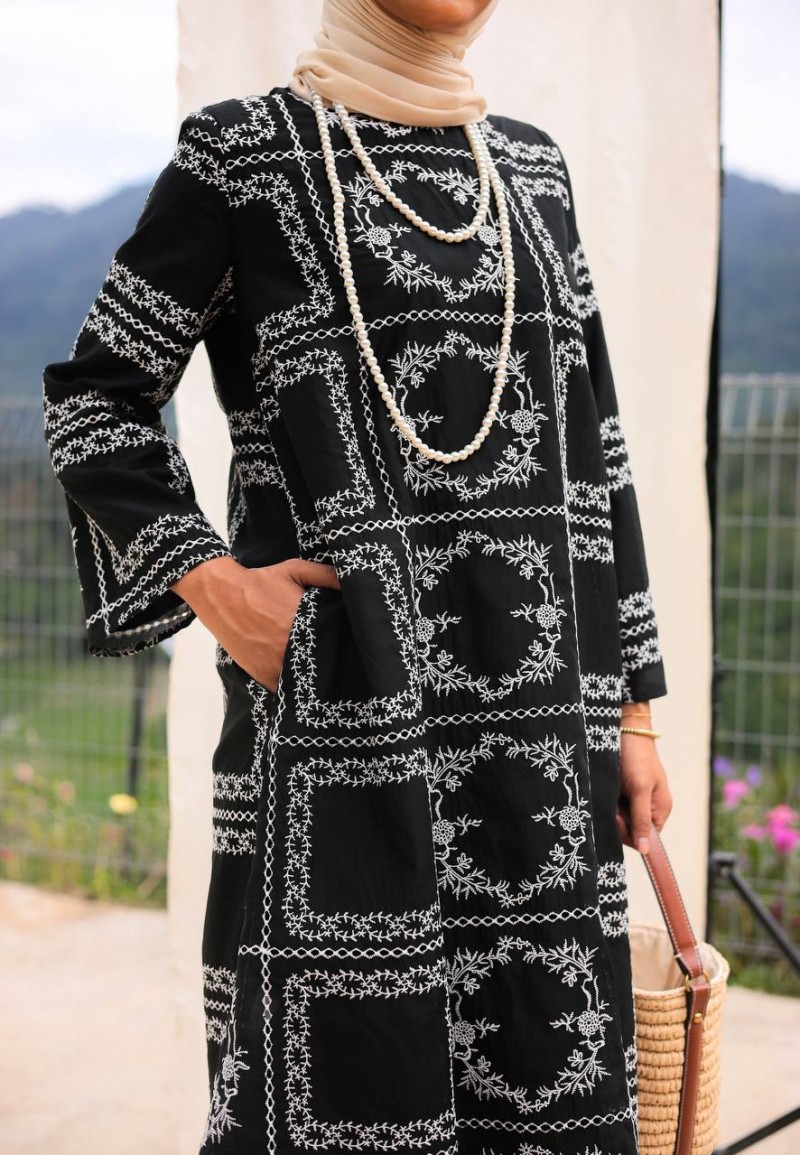 MAHRANI KURUNG SET IN SURIA